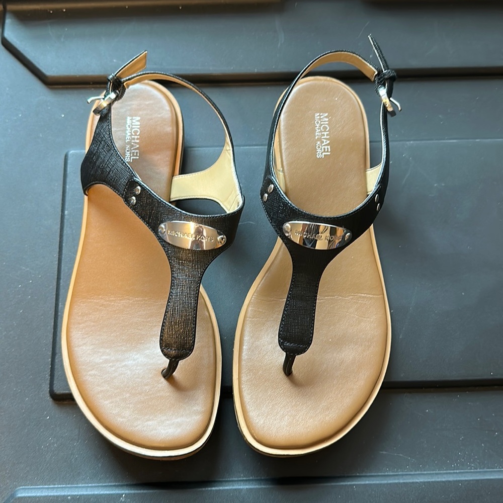 Women's MK Plate Flat Thong Sandals